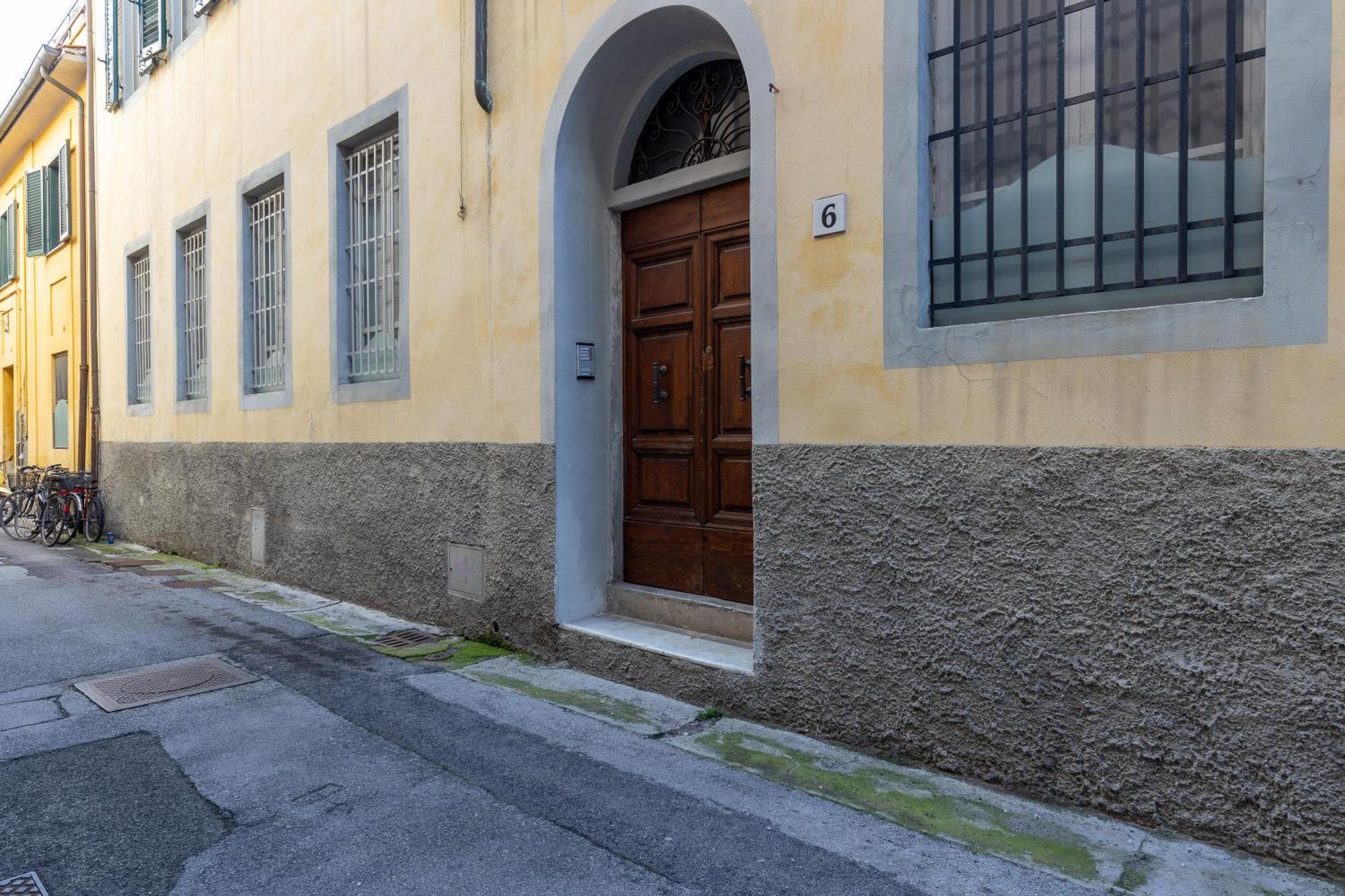 Lungarno Charismatic Apartment With Private Garden Pisa Exterior foto